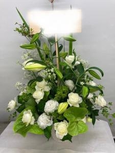 ホワイト＆グリーンのアレンジメント|「花留」　（京都府京都市下京区の花屋）のブログ
